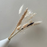 Neutral dried flower bouquet